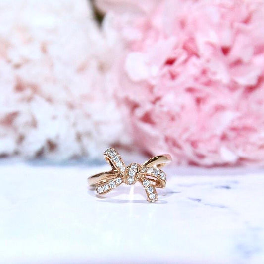 wisted Elegance: Ribbon Design Engagement Ring