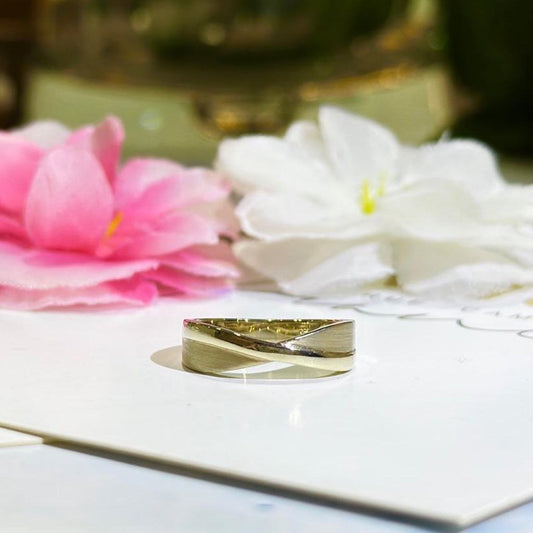 The Timeless Elegance of 18k Gold Men’s Rings: A Perfect Blend of Style and Sophistication