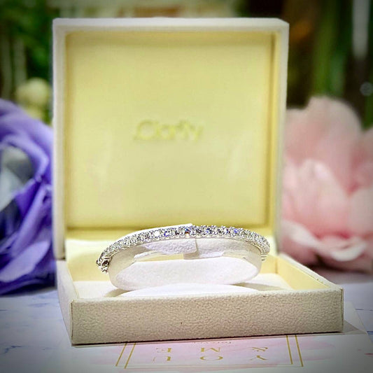 [For Rent] Moonlit Majesty Diamond Bangle (To Buy: $20,116)