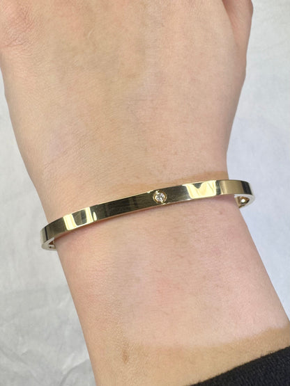 Love Me Bangle - Yellow Gold