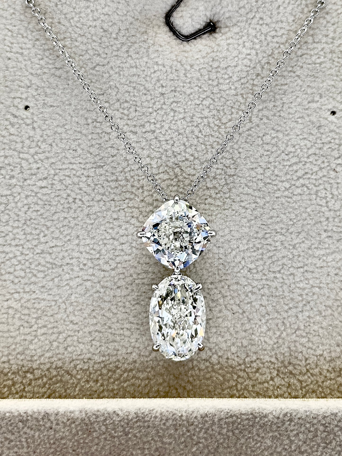 Dangle pendant