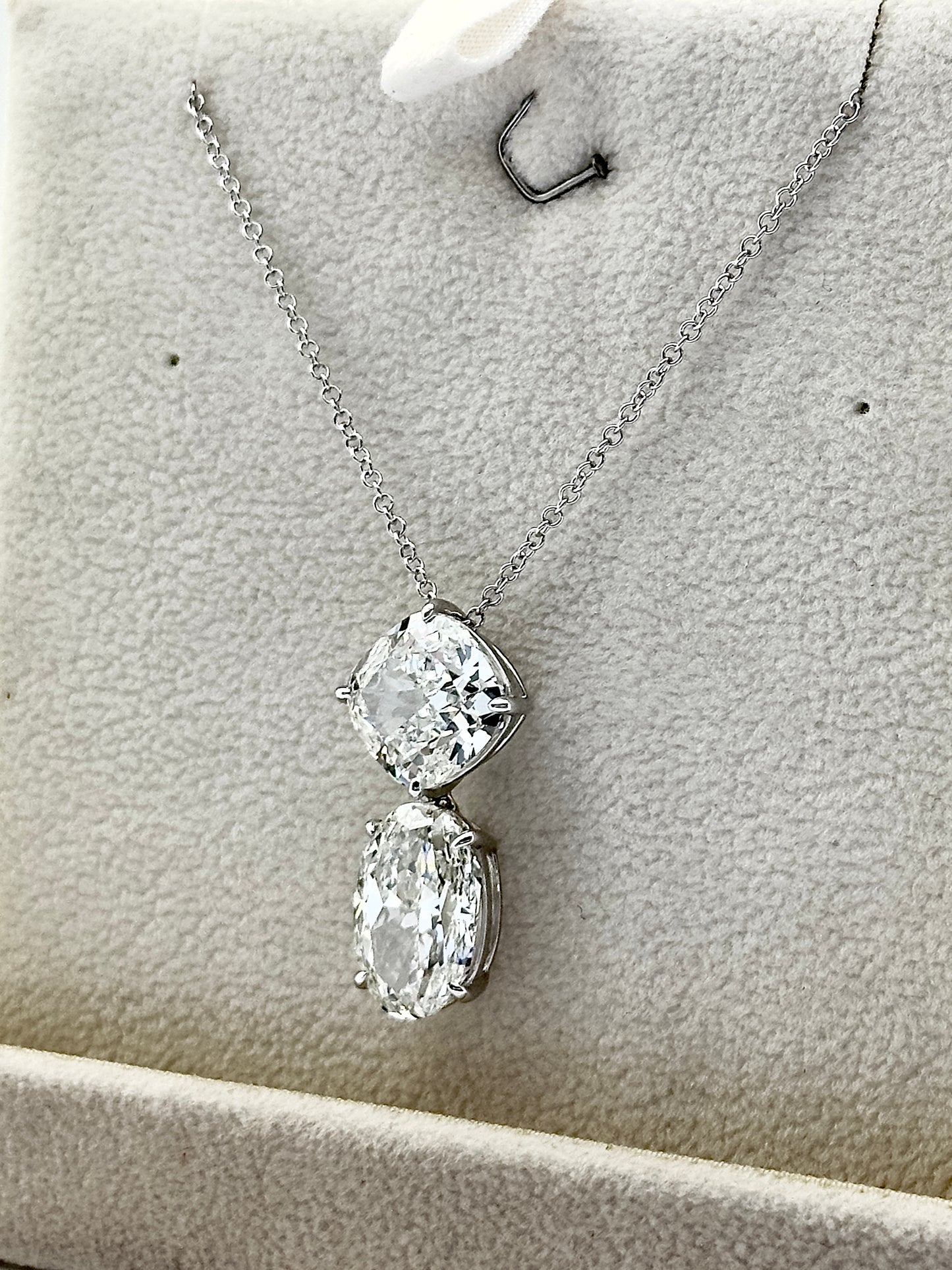 Dangle pendant