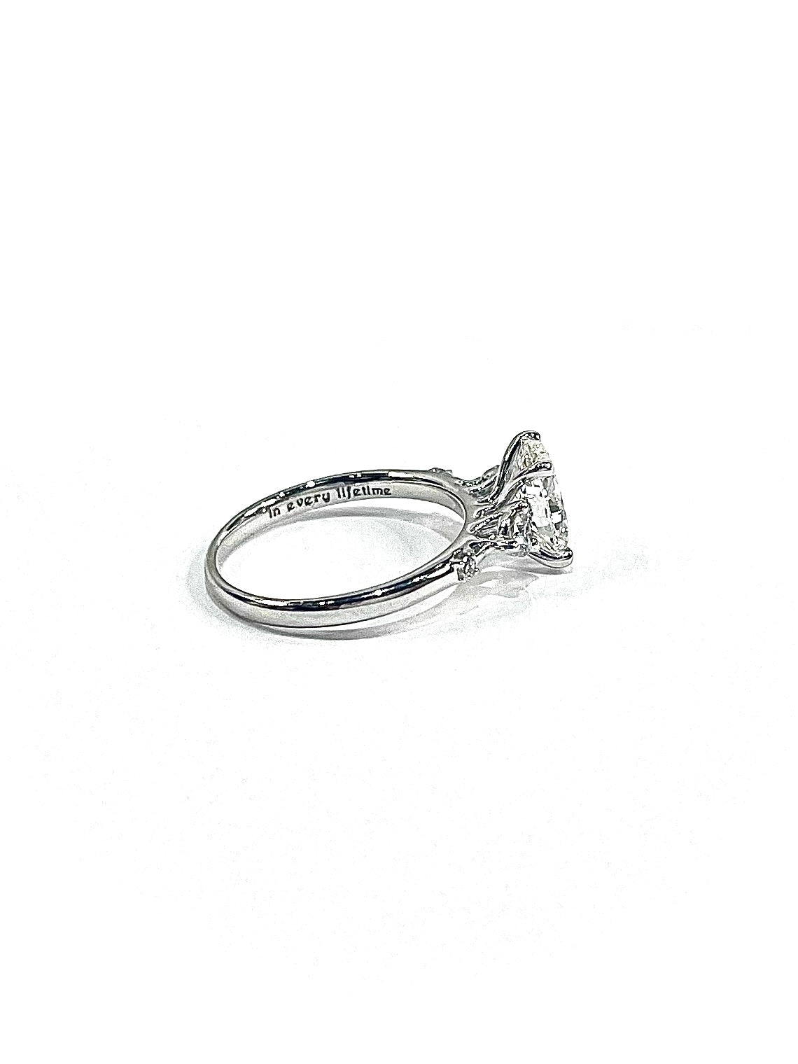 Ovalight ring