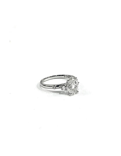Ovalight ring